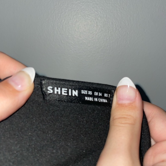 SHEIN black and white butterfly crop top tank - Picture 3 of 3